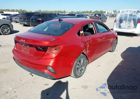 2022 Kia Forte Lxs z USA, uszkodzony, nr VIN 3KPF24AD4NE434529